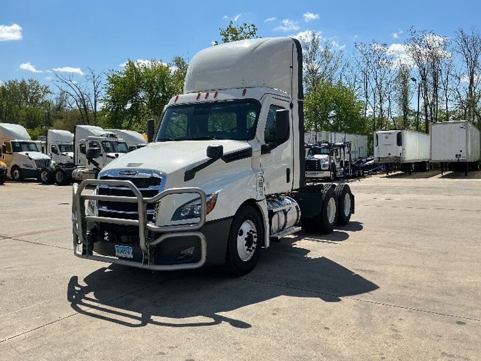 Day Cab Tractor-Heavy Duty Tractors-Freightliner-2021-T12664ST-Springfield-MA-603,016\n\t\tmiles-$ 36,000 - Image 3