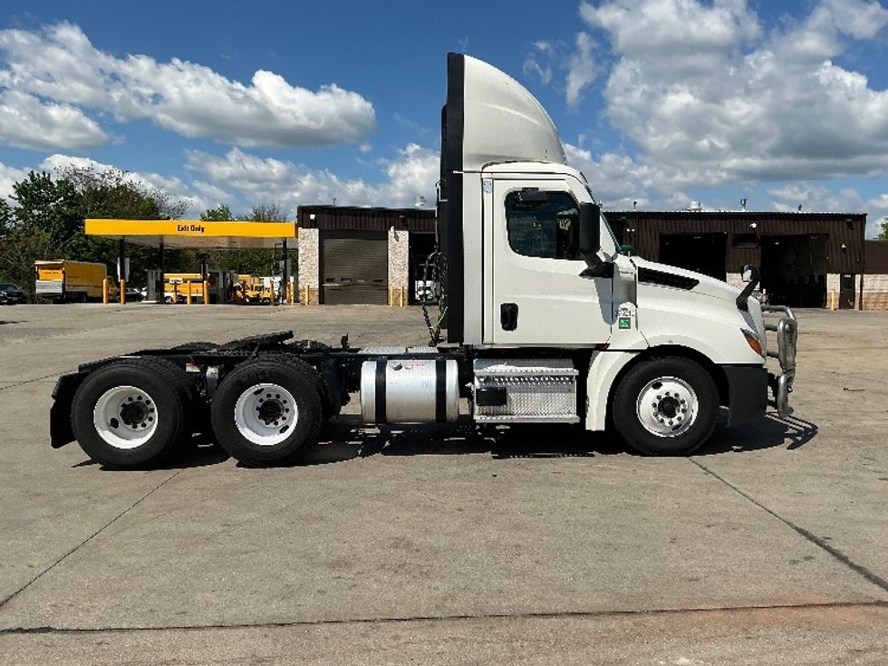 Day Cab Tractor-Heavy Duty Tractors-Freightliner-2021-T12664ST-Springfield-MA-603,016\n\t\tmiles-$ 36,000 - Image 8