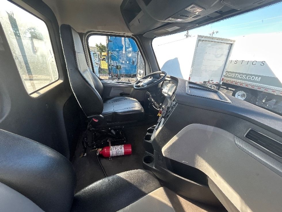 Day Cab Tractor-Heavy Duty Tractors-Freightliner-2021-T12664ST-Springfield-MO-117,233\n\t\tmiles-$ 78,750 - Image 14