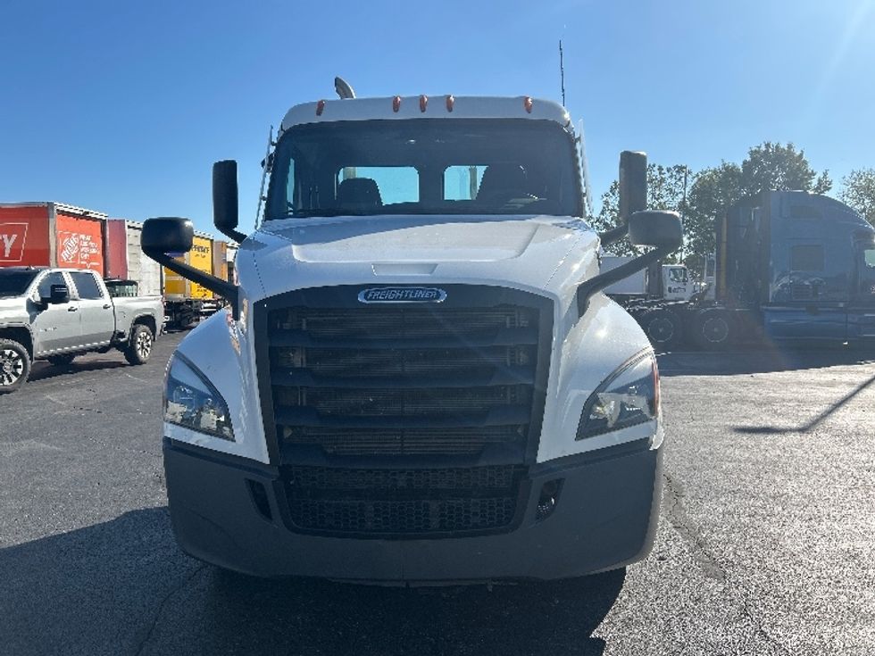 Day Cab Tractor-Heavy Duty Tractors-Freightliner-2021-T12664ST-Springfield-MO-117,233\n\t\tmiles-$ 78,750 - Image 2