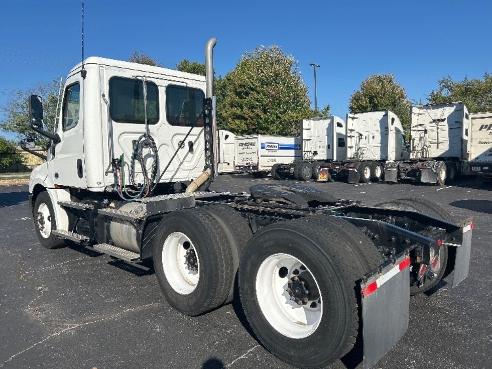 Day Cab Tractor-Heavy Duty Tractors-Freightliner-2021-T12664ST-Springfield-MO-117,233\n\t\tmiles-$ 78,750 - Image 5