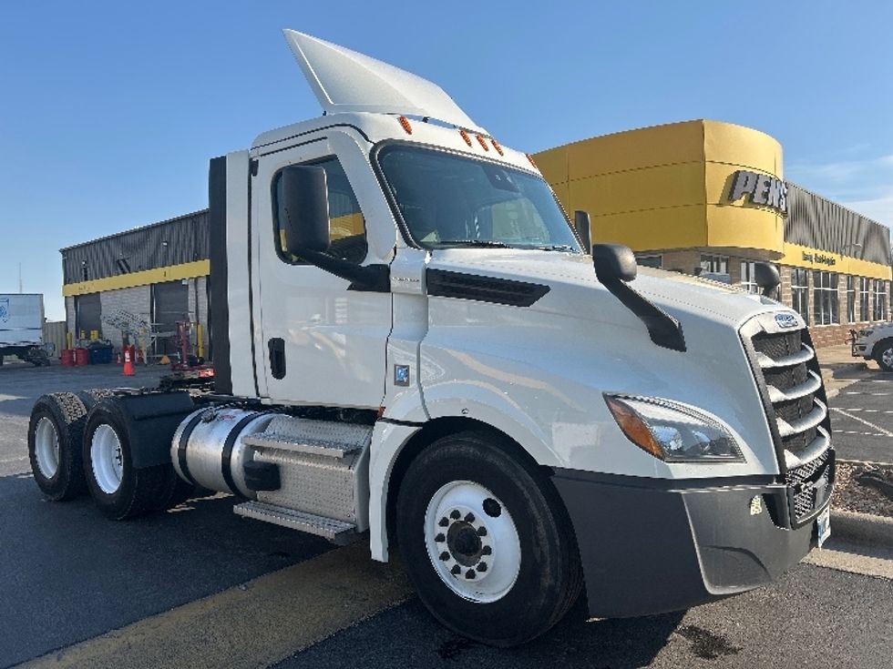 Day Cab Tractor-Heavy Duty Tractors-Freightliner-2021-T12664ST-Springfield-MO-244,298\n\t\tmiles-$ 68,750 - Image 1
