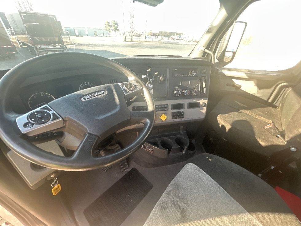 Day Cab Tractor-Heavy Duty Tractors-Freightliner-2021-T12664ST-Springfield-MO-244,298\n\t\tmiles-$ 68,750 - Image 10