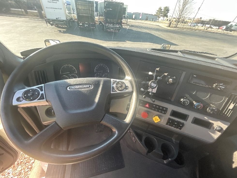 Day Cab Tractor-Heavy Duty Tractors-Freightliner-2021-T12664ST-Springfield-MO-244,298\n\t\tmiles-$ 68,750 - Image 11