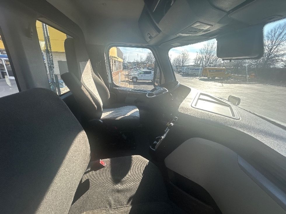 Day Cab Tractor-Heavy Duty Tractors-Freightliner-2021-T12664ST-Springfield-MO-244,298\n\t\tmiles-$ 68,750 - Image 14