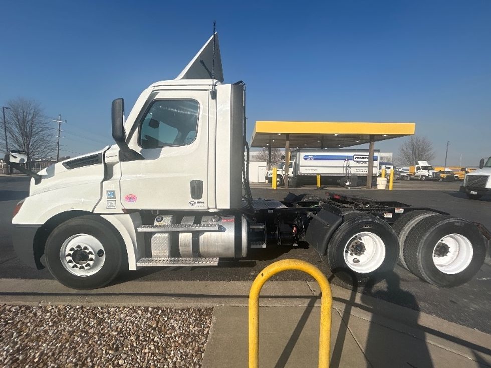Day Cab Tractor-Heavy Duty Tractors-Freightliner-2021-T12664ST-Springfield-MO-244,298\n\t\tmiles-$ 68,750 - Image 4