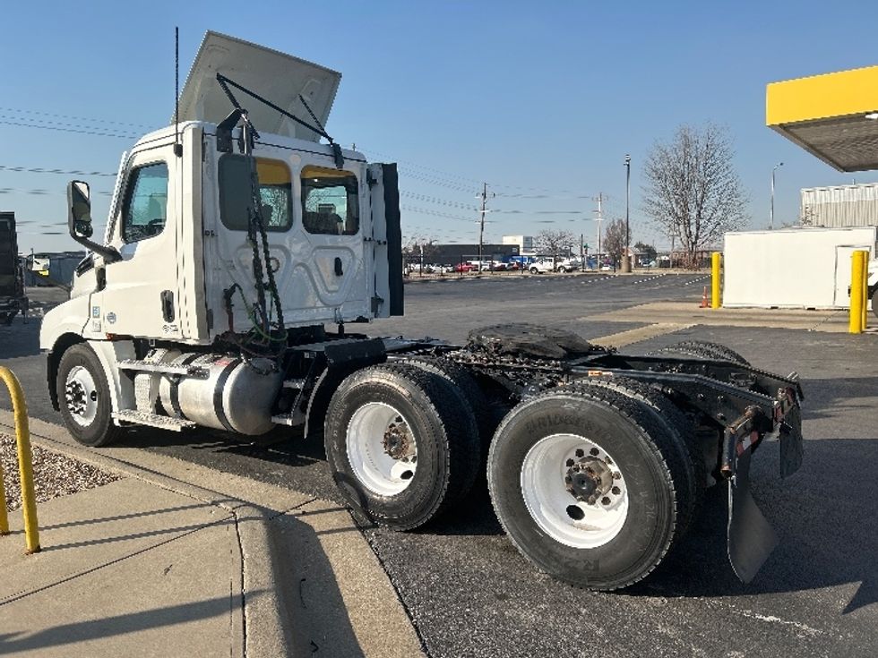 Day Cab Tractor-Heavy Duty Tractors-Freightliner-2021-T12664ST-Springfield-MO-244,298\n\t\tmiles-$ 68,750 - Image 5