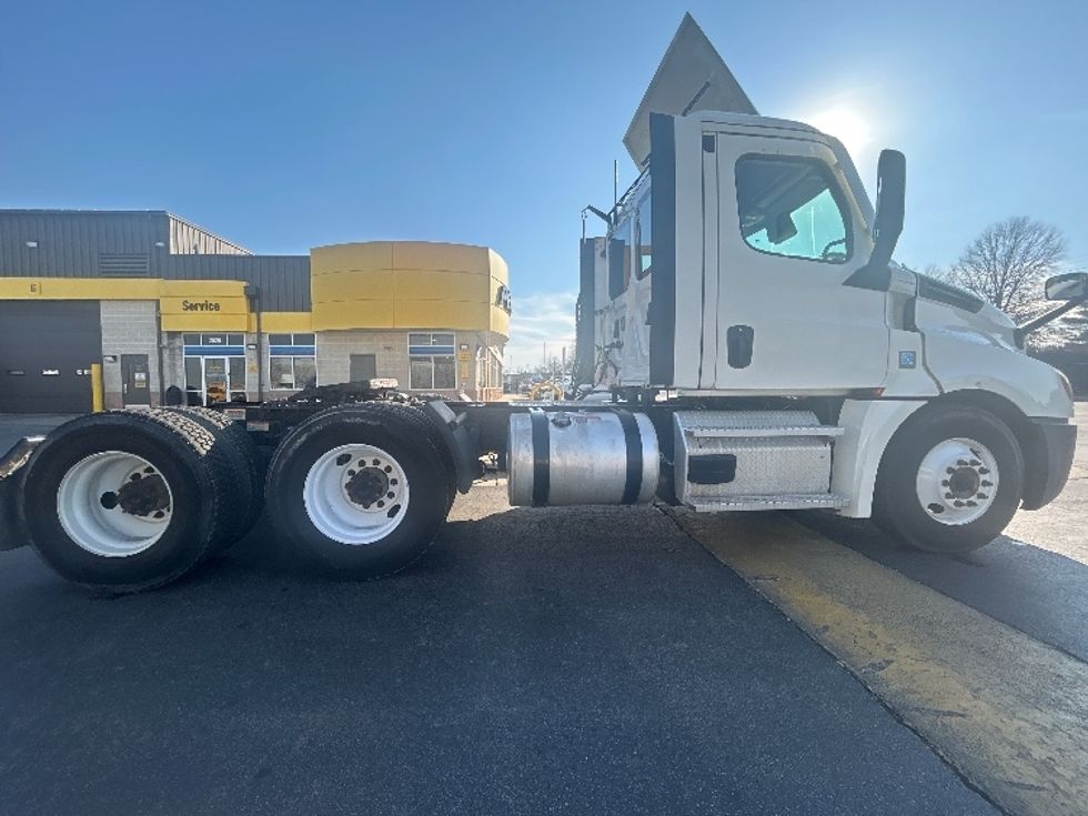 Day Cab Tractor-Heavy Duty Tractors-Freightliner-2021-T12664ST-Springfield-MO-244,298\n\t\tmiles-$ 68,750 - Image 8
