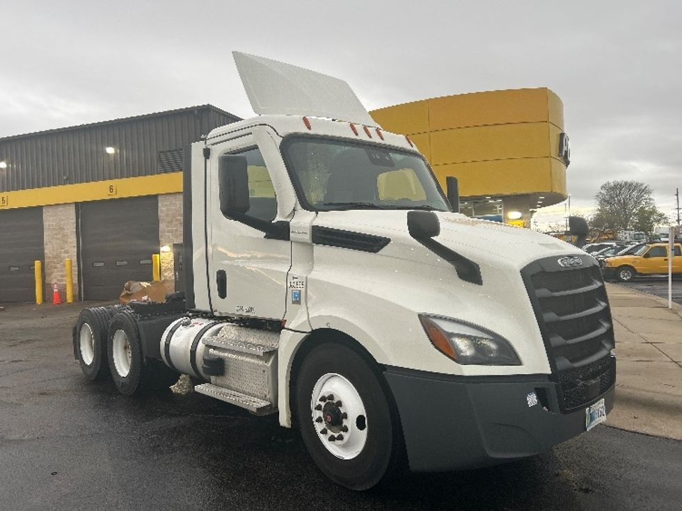 Day Cab Tractor-Heavy Duty Tractors-Freightliner-2021-T12664ST-Springfield-MO-407,622\n\t\tmiles-$ 58,250 - Image 1