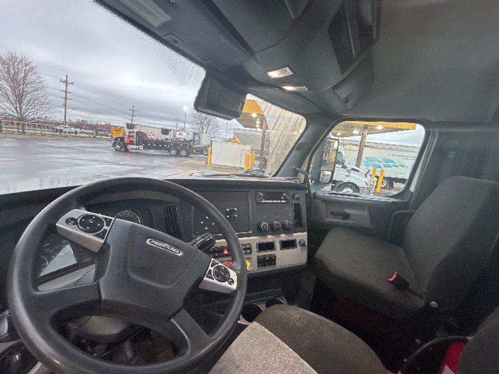 Day Cab Tractor-Heavy Duty Tractors-Freightliner-2021-T12664ST-Springfield-MO-407,622\n\t\tmiles-$ 58,250 - Image 10