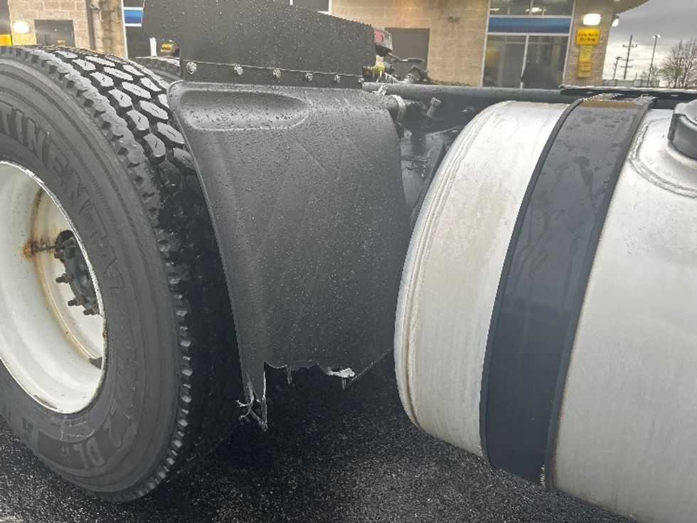 Day Cab Tractor-Heavy Duty Tractors-Freightliner-2021-T12664ST-Springfield-MO-407,622\n\t\tmiles-$ 58,250 - Image 18