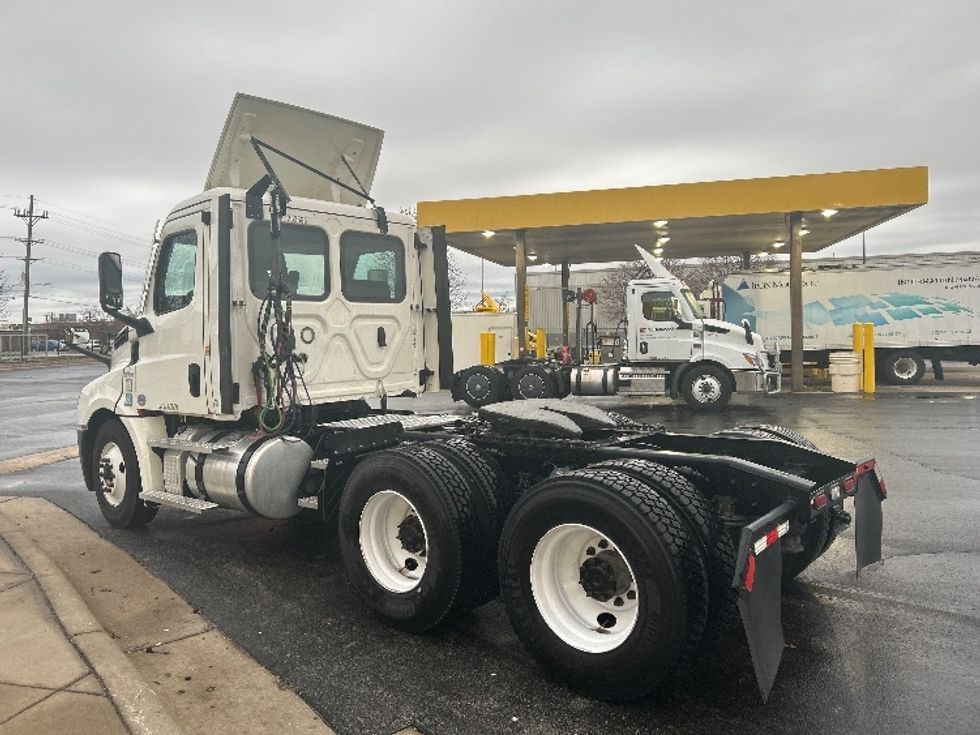 Day Cab Tractor-Heavy Duty Tractors-Freightliner-2021-T12664ST-Springfield-MO-407,622\n\t\tmiles-$ 58,250 - Image 5