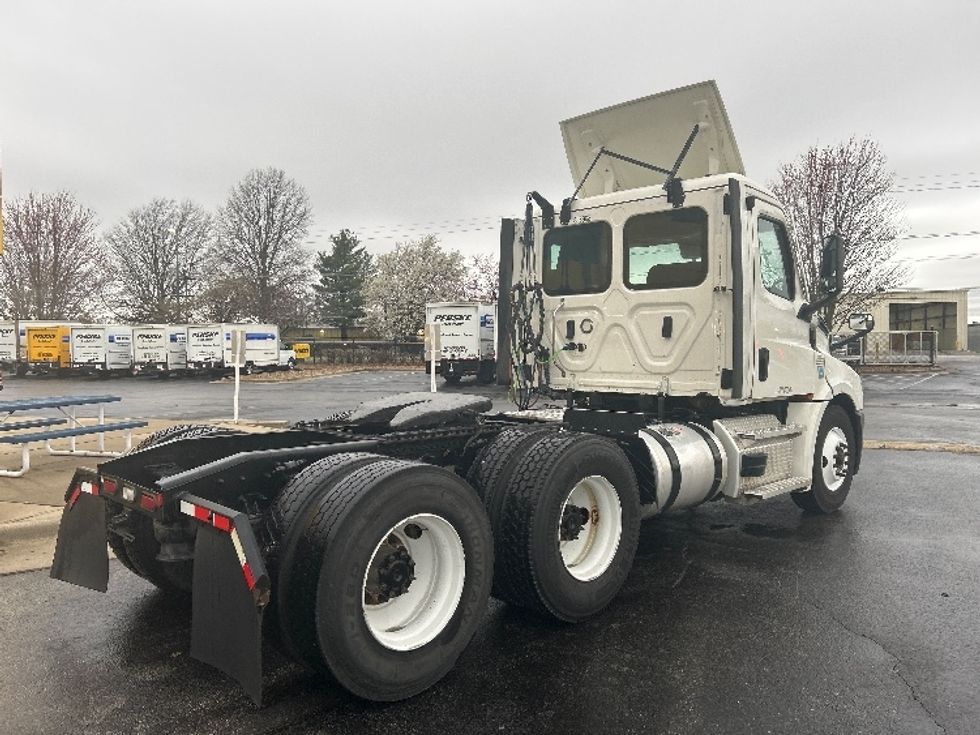 Day Cab Tractor-Heavy Duty Tractors-Freightliner-2021-T12664ST-Springfield-MO-407,622\n\t\tmiles-$ 58,250 - Image 7