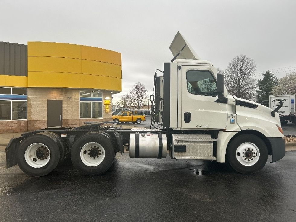 Day Cab Tractor-Heavy Duty Tractors-Freightliner-2021-T12664ST-Springfield-MO-407,622\n\t\tmiles-$ 58,250 - Image 8