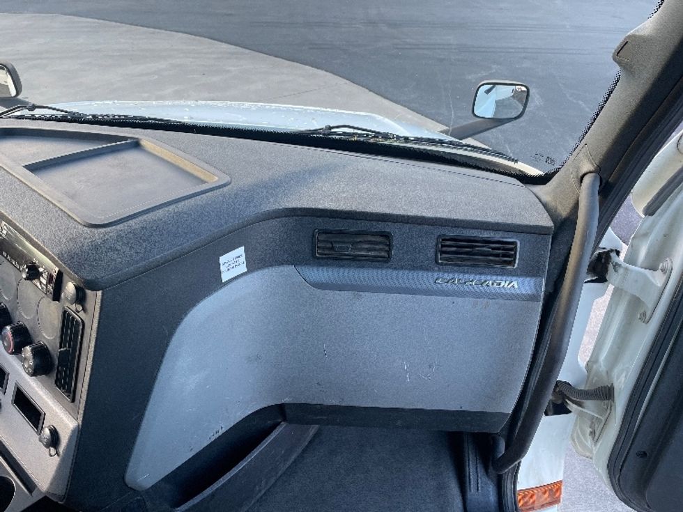 Day Cab Tractor-Heavy Duty Tractors-Freightliner-2021-T12664ST-Statesville-NC-303,065\n\t\tmiles-$ 63,000 - Image 13