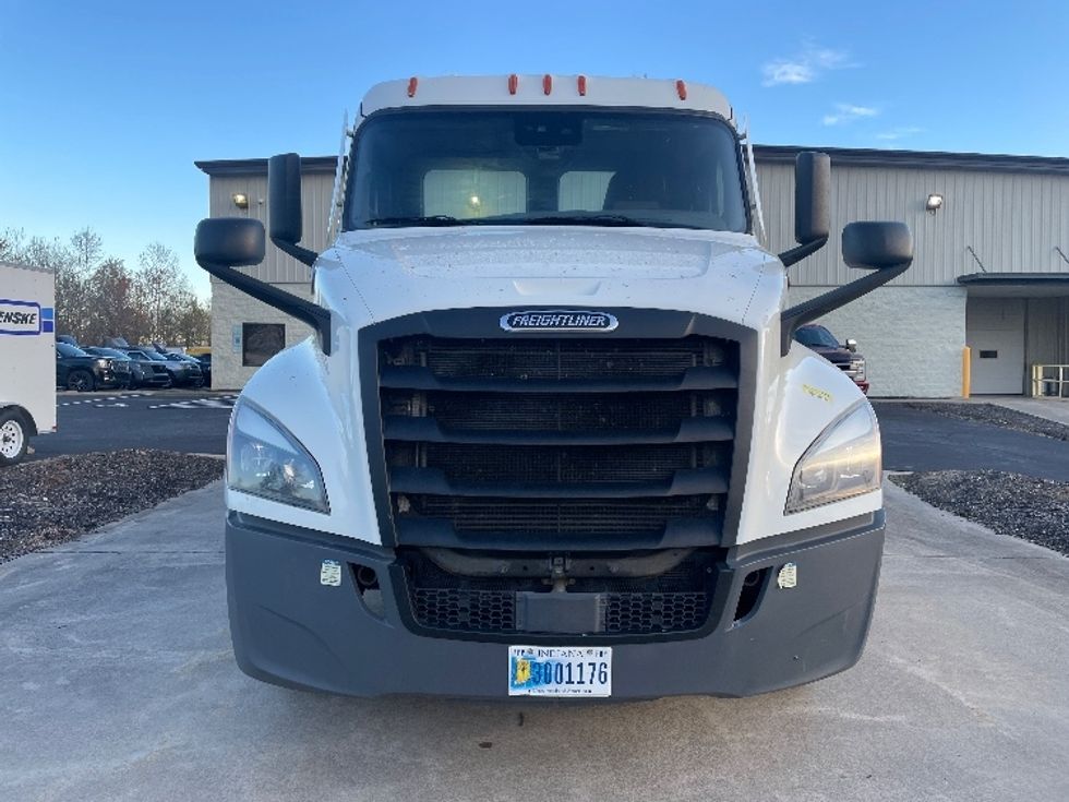 Day Cab Tractor-Heavy Duty Tractors-Freightliner-2021-T12664ST-Statesville-NC-303,065\n\t\tmiles-$ 63,000 - Image 2
