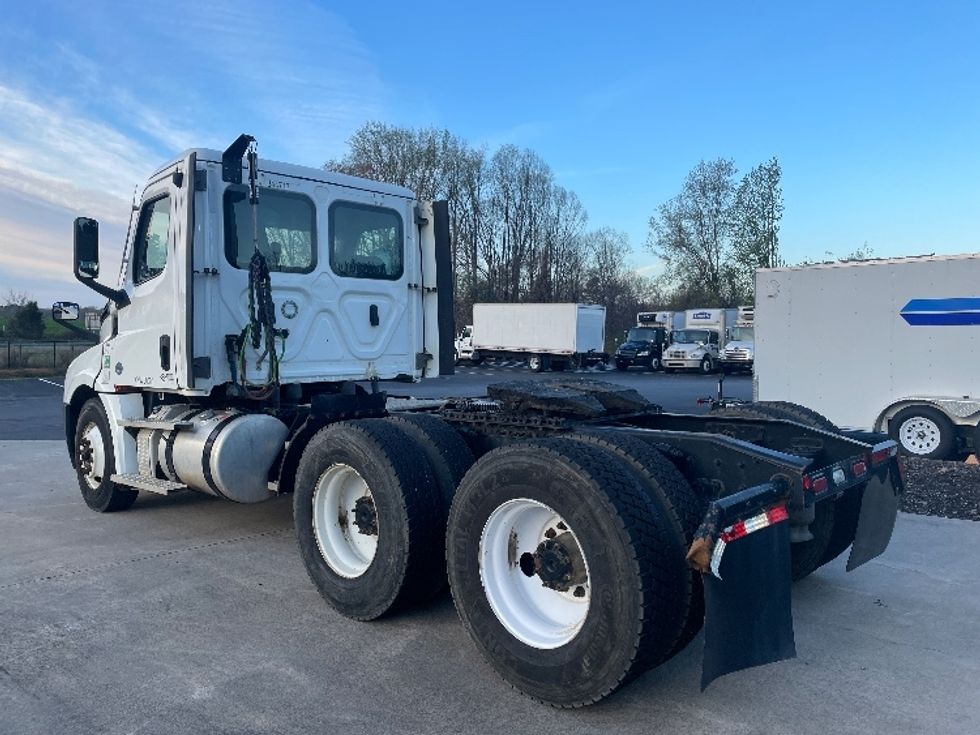 Day Cab Tractor-Heavy Duty Tractors-Freightliner-2021-T12664ST-Statesville-NC-303,065\n\t\tmiles-$ 63,000 - Image 5