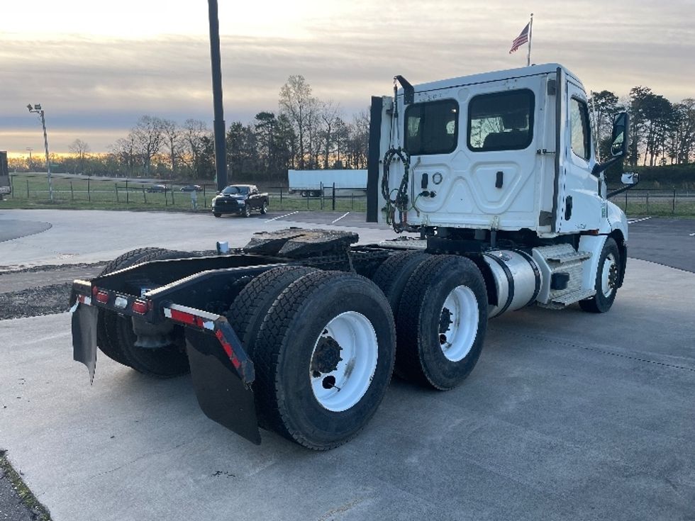 Day Cab Tractor-Heavy Duty Tractors-Freightliner-2021-T12664ST-Statesville-NC-303,065\n\t\tmiles-$ 63,000 - Image 7