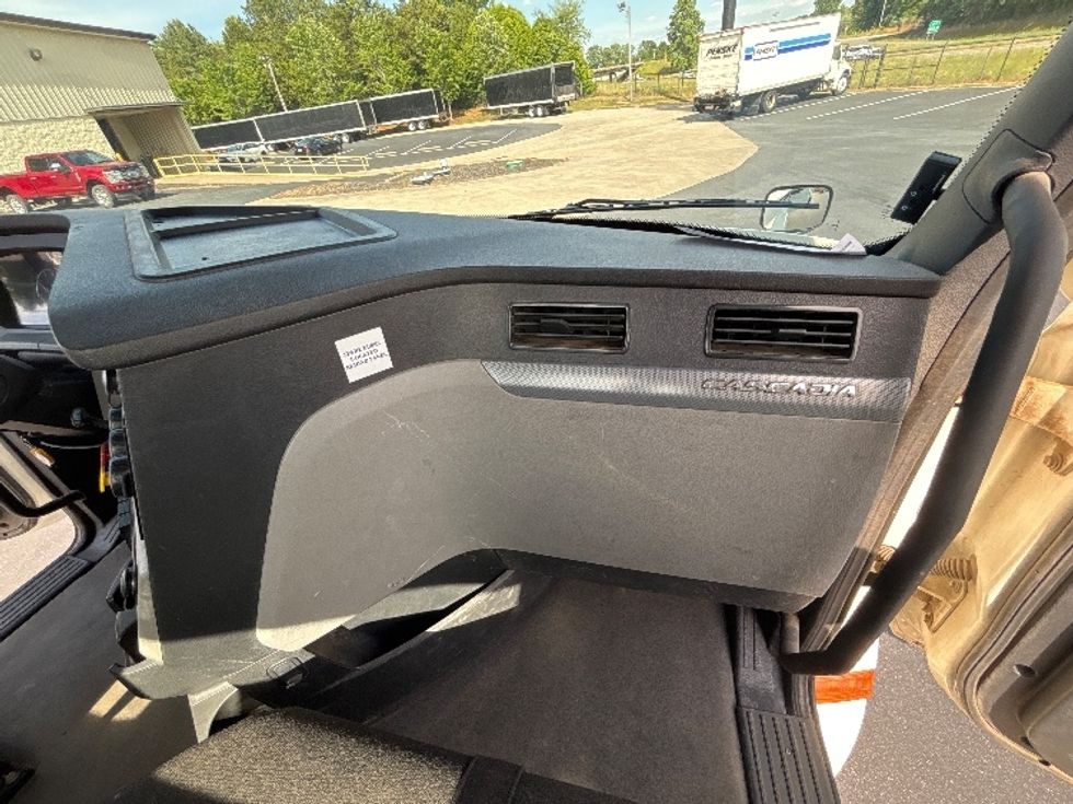 Day Cab Tractor-Heavy Duty Tractors-Freightliner-2021-T12664ST-Statesville-NC-318,814\n\t\tmiles-$ 63,250 - Image 13