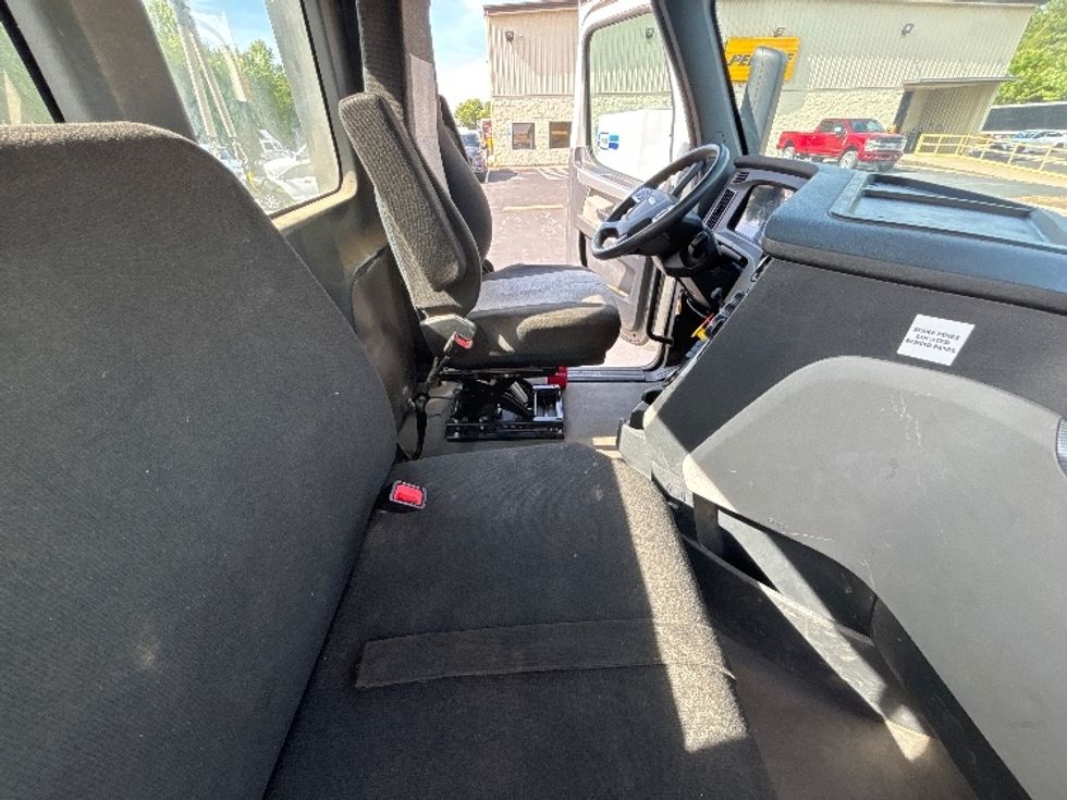 Day Cab Tractor-Heavy Duty Tractors-Freightliner-2021-T12664ST-Statesville-NC-318,814\n\t\tmiles-$ 63,250 - Image 14