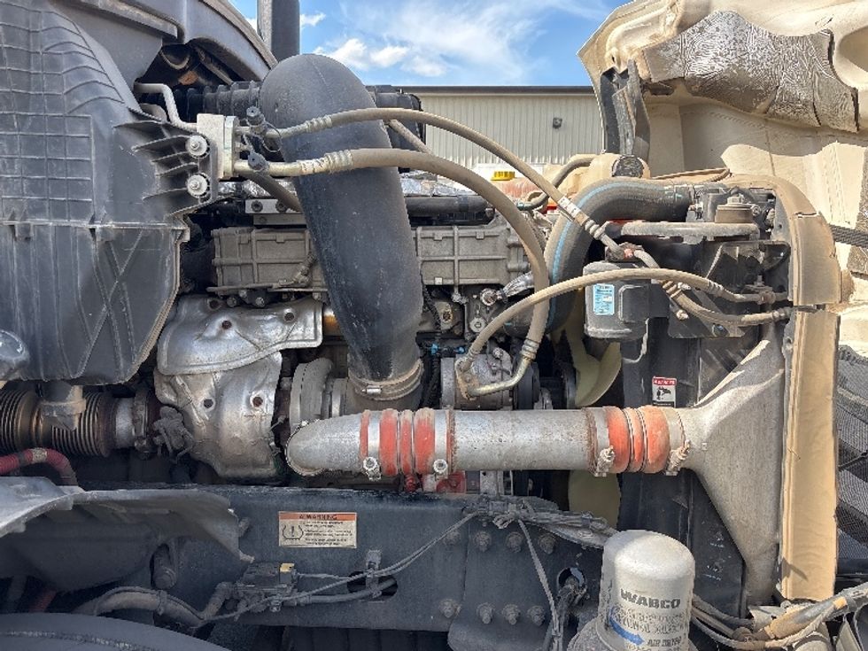Day Cab Tractor-Heavy Duty Tractors-Freightliner-2021-T12664ST-Statesville-NC-318,814\n\t\tmiles-$ 63,250 - Image 15