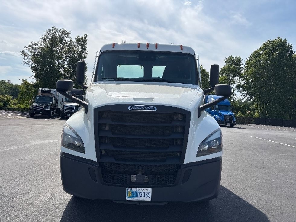 Day Cab Tractor-Heavy Duty Tractors-Freightliner-2021-T12664ST-Statesville-NC-318,814\n\t\tmiles-$ 63,250 - Image 2
