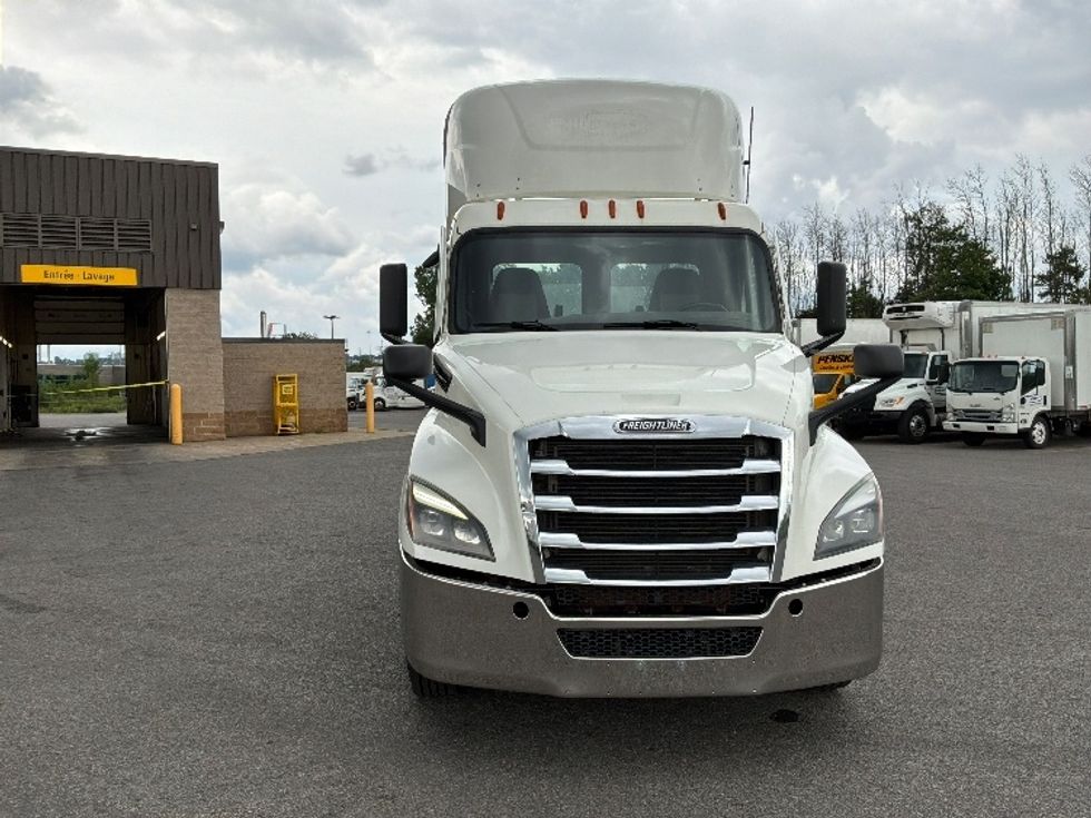 Day Cab Tractor-Heavy Duty Tractors-Freightliner-2021-T12664ST-Ste-Foy-PQ-371,142\n\t\tkm-$ 89,250 - Image 2