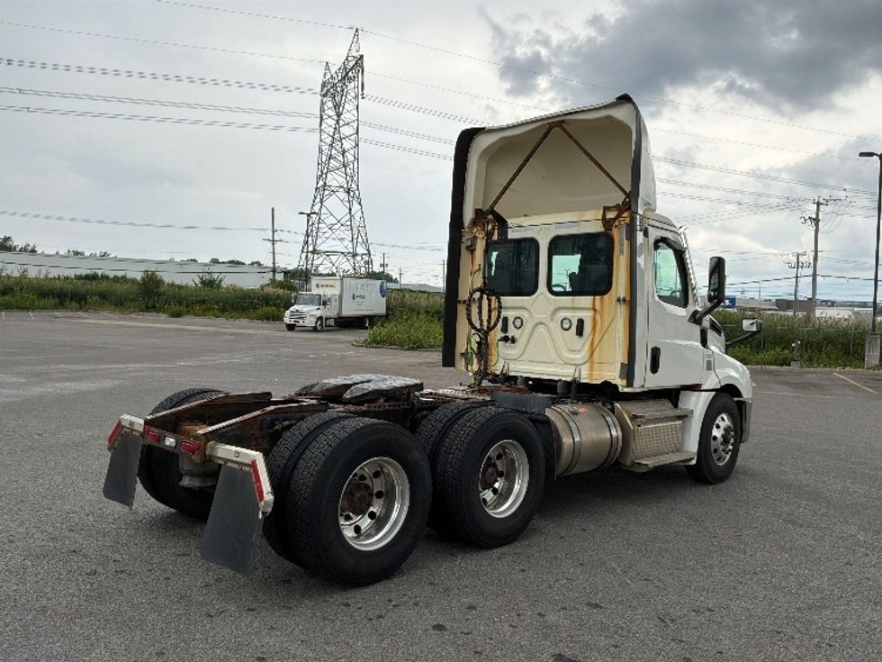 Day Cab Tractor-Heavy Duty Tractors-Freightliner-2021-T12664ST-Ste-Foy-PQ-371,142\n\t\tkm-$ 89,250 - Image 7