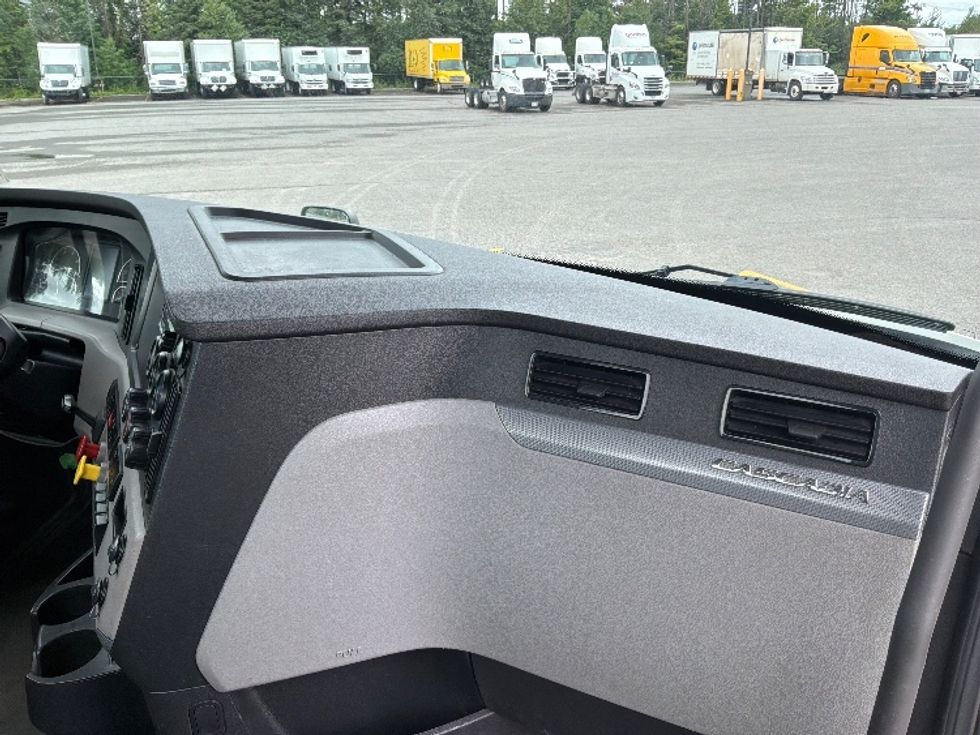 Day Cab Tractor-Heavy Duty Tractors-Freightliner-2021-T12664ST-Ste-Foy-PQ-819,823\n\t\tkm-$ 59,250 - Image 11
