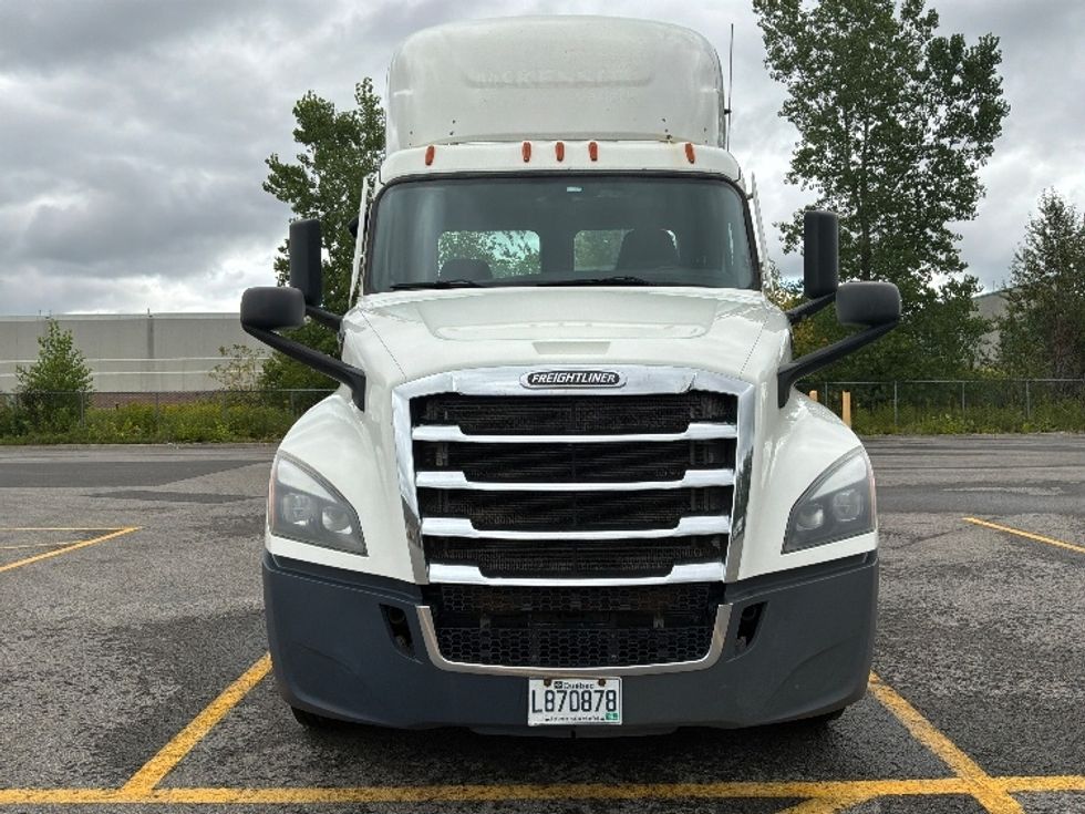Day Cab Tractor-Heavy Duty Tractors-Freightliner-2021-T12664ST-Ste-Foy-PQ-819,823\n\t\tkm-$ 59,250 - Image 2
