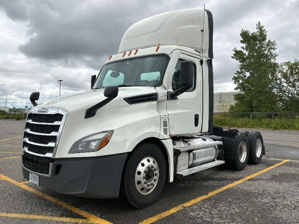 Day Cab Tractor-Heavy Duty Tractors-Freightliner-2021-T12664ST-Ste-Foy-PQ-819,823\n\t\tkm-$ 59,250 - Image 3