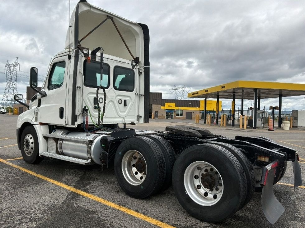 Day Cab Tractor-Heavy Duty Tractors-Freightliner-2021-T12664ST-Ste-Foy-PQ-819,823\n\t\tkm-$ 59,250 - Image 5