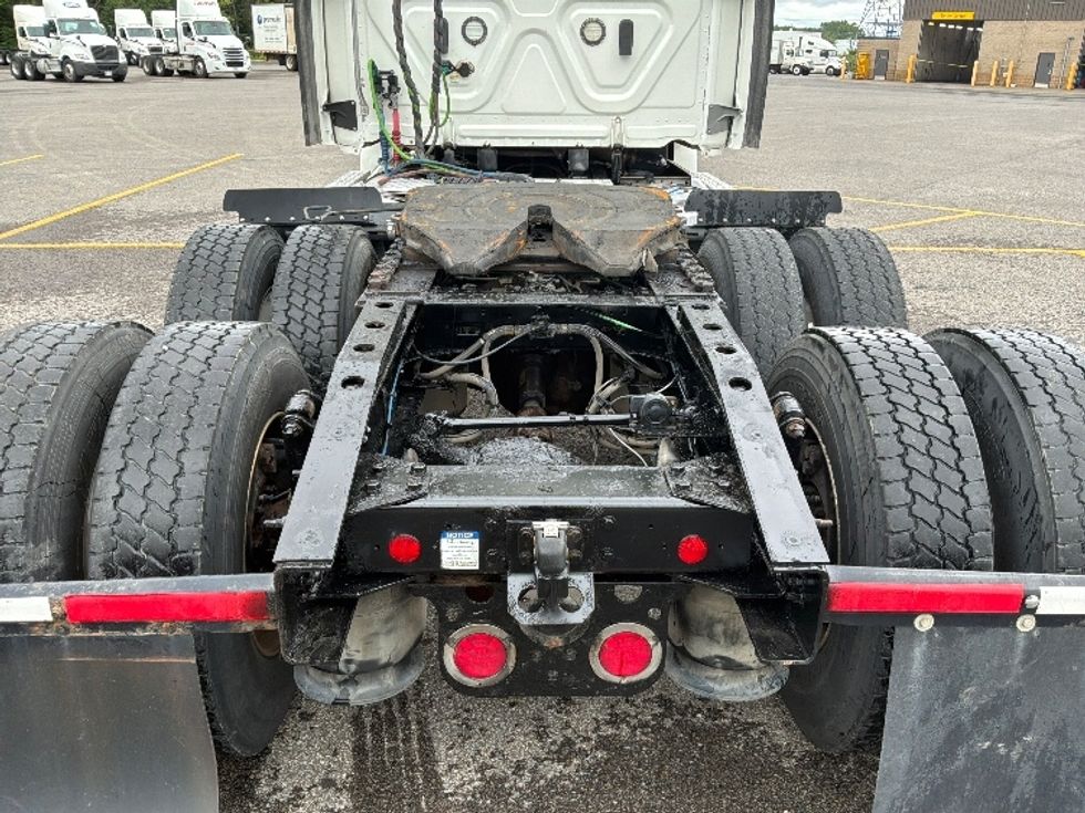 Day Cab Tractor-Heavy Duty Tractors-Freightliner-2021-T12664ST-Ste-Foy-PQ-819,823\n\t\tkm-$ 59,250 - Image 6