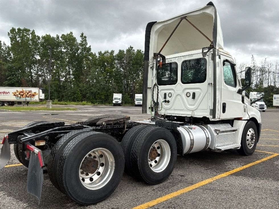 Day Cab Tractor-Heavy Duty Tractors-Freightliner-2021-T12664ST-Ste-Foy-PQ-819,823\n\t\tkm-$ 59,250 - Image 7