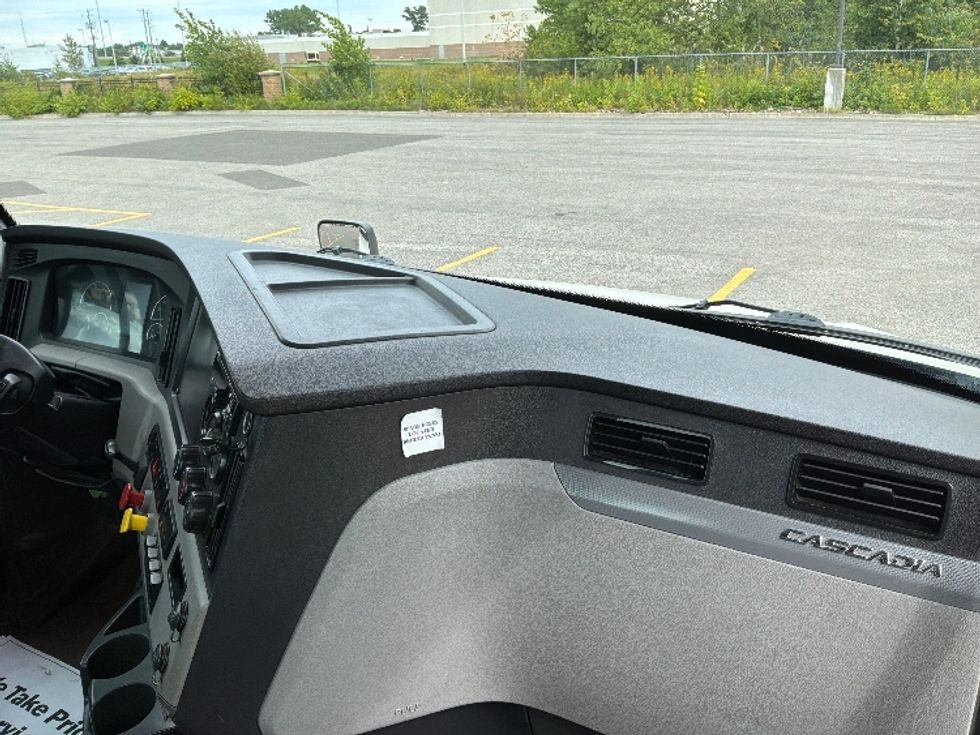 Day Cab Tractor-Heavy Duty Tractors-Freightliner-2021-T12664ST-Ste-Foy-PQ-851,343\n\t\tkm-$ 60,750 - Image 13