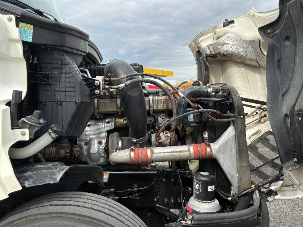 Day Cab Tractor-Heavy Duty Tractors-Freightliner-2021-T12664ST-Ste-Foy-PQ-851,343\n\t\tkm-$ 60,750 - Image 15
