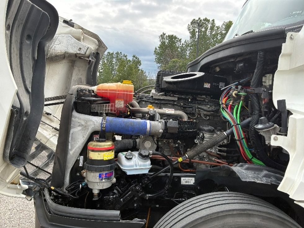 Day Cab Tractor-Heavy Duty Tractors-Freightliner-2021-T12664ST-Ste-Foy-PQ-851,343\n\t\tkm-$ 60,750 - Image 16