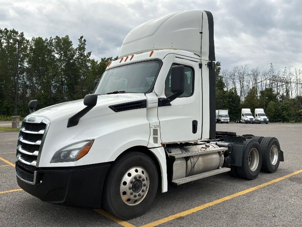 Day Cab Tractor-Heavy Duty Tractors-Freightliner-2021-T12664ST-Ste-Foy-PQ-851,343\n\t\tkm-$ 60,750 - Image 3
