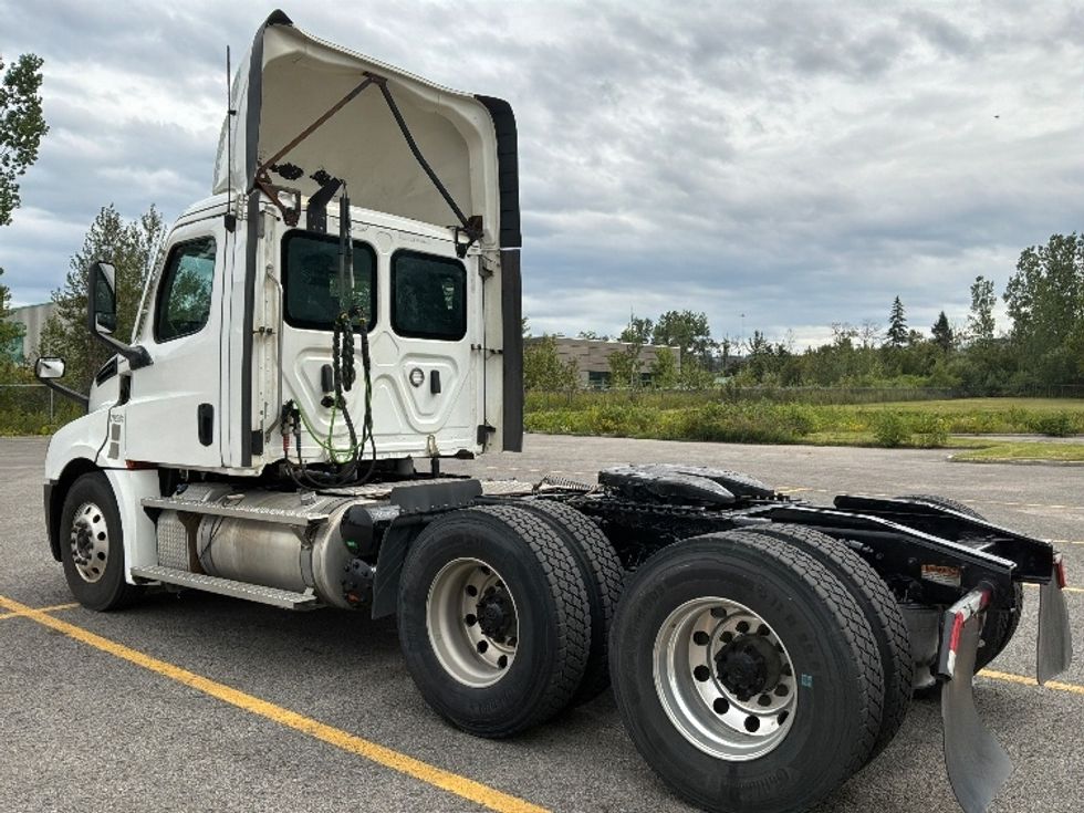 Day Cab Tractor-Heavy Duty Tractors-Freightliner-2021-T12664ST-Ste-Foy-PQ-851,343\n\t\tkm-$ 60,750 - Image 5