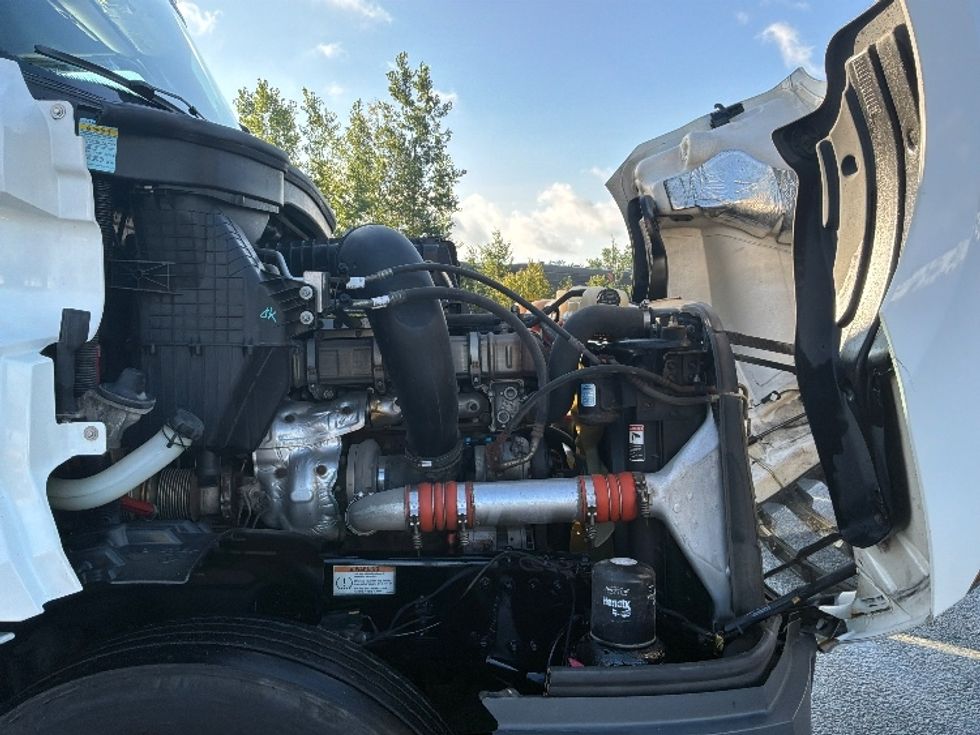 Day Cab Tractor-Heavy Duty Tractors-Freightliner-2021-T12664ST-Ste-Foy-PQ-856,559\n\t\tkm-$ 63,250 - Image 15