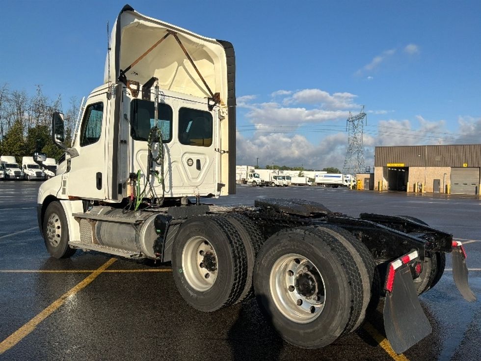 Day Cab Tractor-Heavy Duty Tractors-Freightliner-2021-T12664ST-Ste-Foy-PQ-856,559\n\t\tkm-$ 63,250 - Image 5