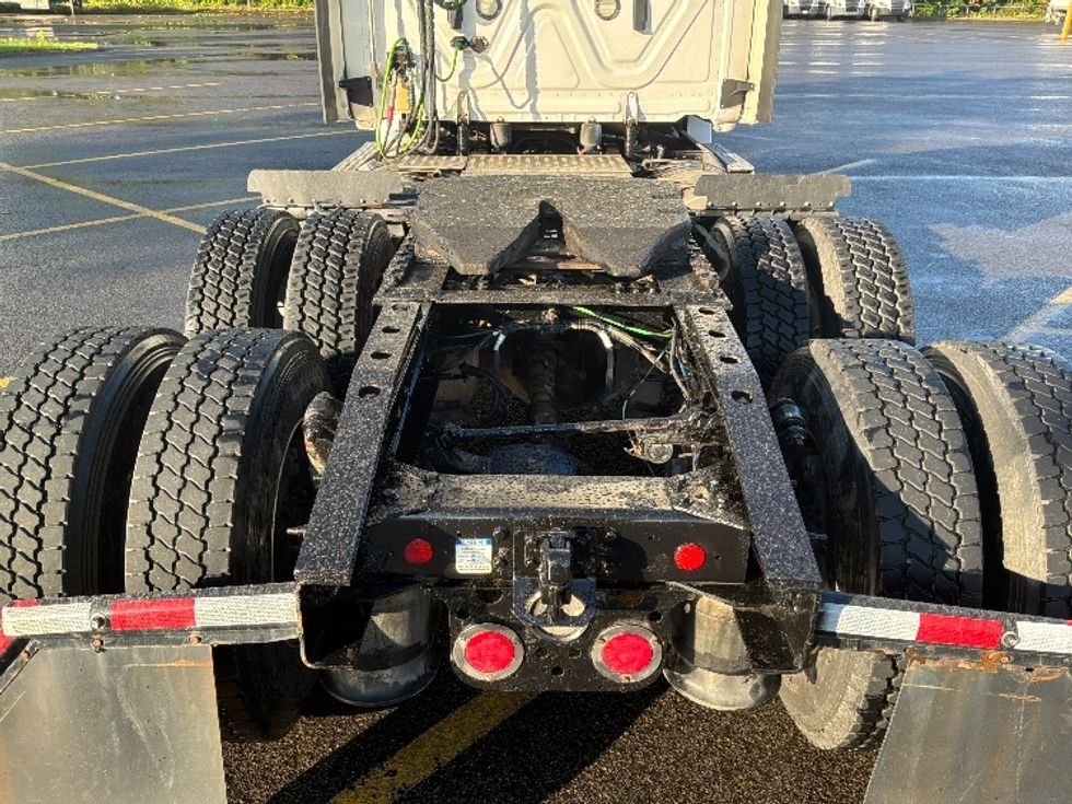 Day Cab Tractor-Heavy Duty Tractors-Freightliner-2021-T12664ST-Ste-Foy-PQ-856,559\n\t\tkm-$ 63,250 - Image 6