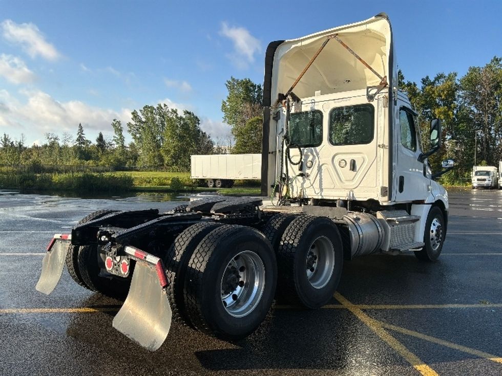 Day Cab Tractor-Heavy Duty Tractors-Freightliner-2021-T12664ST-Ste-Foy-PQ-856,559\n\t\tkm-$ 63,250 - Image 7