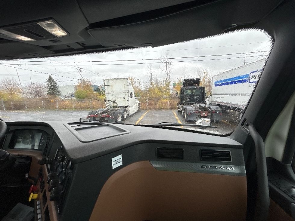 Day Cab Tractor-Heavy Duty Tractors-Freightliner-2021-T12664ST-Ste-Foy-PQ-898,999\n\t\tkm-$ 50,500 - Image 13