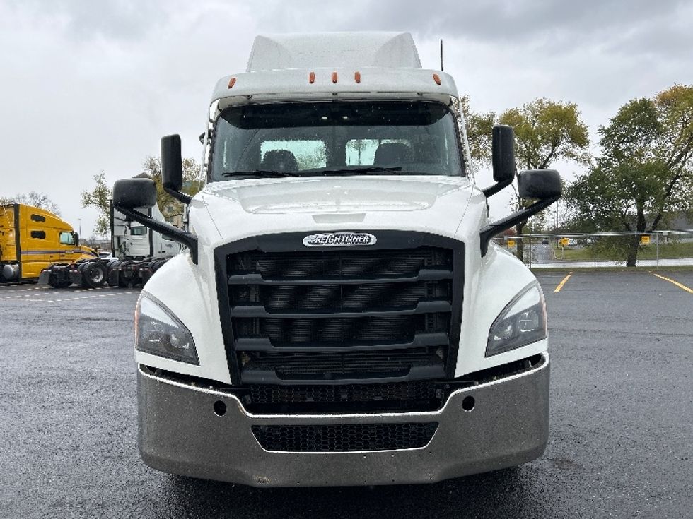 Day Cab Tractor-Heavy Duty Tractors-Freightliner-2021-T12664ST-Ste-Foy-PQ-898,999\n\t\tkm-$ 50,500 - Image 2