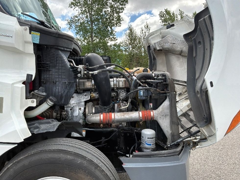 Day Cab Tractor-Heavy Duty Tractors-Freightliner-2021-T12664ST-Ste-Foy-PQ-899,146\n\t\tkm-$ 52,750 - Image 15