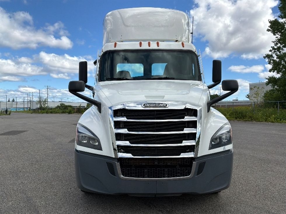Day Cab Tractor-Heavy Duty Tractors-Freightliner-2021-T12664ST-Ste-Foy-PQ-899,146\n\t\tkm-$ 52,750 - Image 2