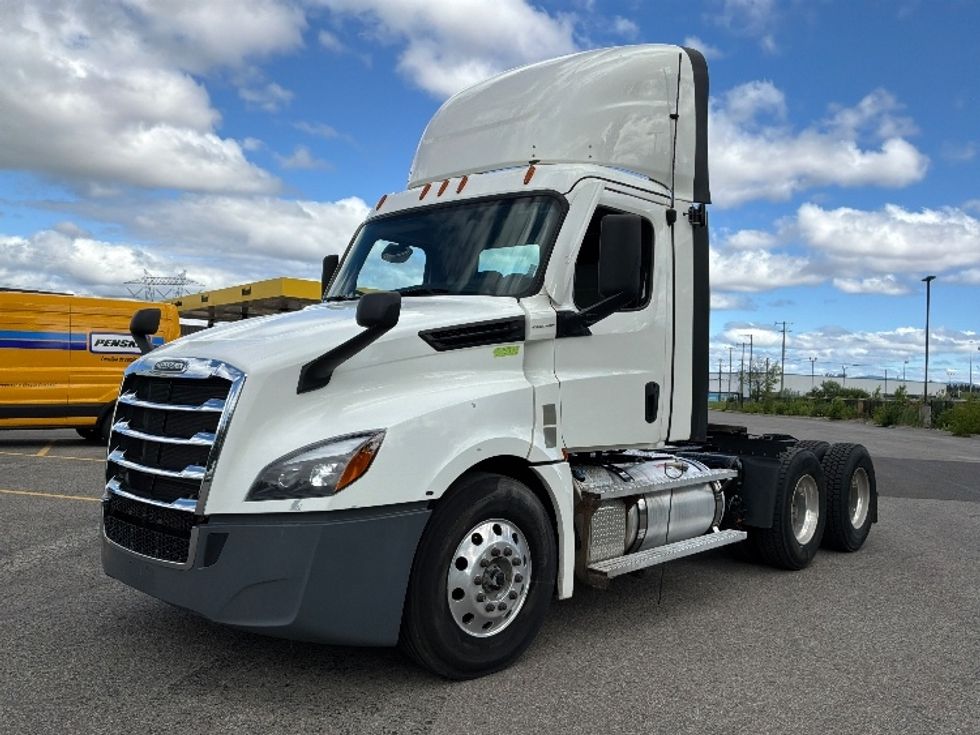 Day Cab Tractor-Heavy Duty Tractors-Freightliner-2021-T12664ST-Ste-Foy-PQ-899,146\n\t\tkm-$ 52,750 - Image 3