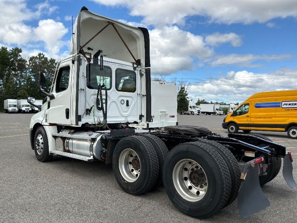 Day Cab Tractor-Heavy Duty Tractors-Freightliner-2021-T12664ST-Ste-Foy-PQ-899,146\n\t\tkm-$ 52,750 - Image 5
