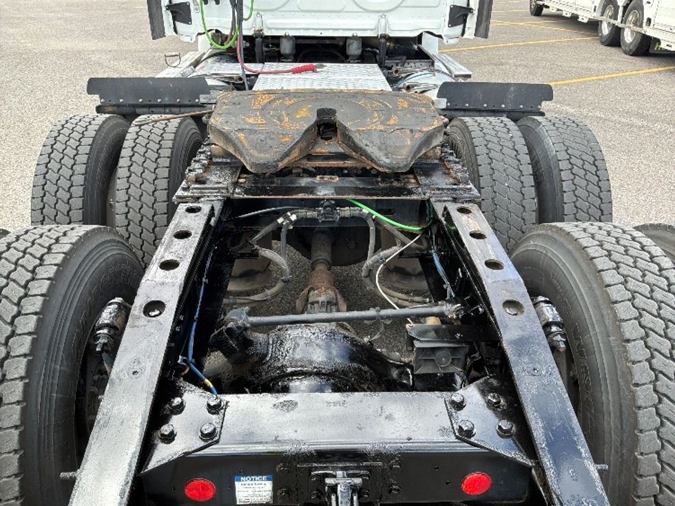 Day Cab Tractor-Heavy Duty Tractors-Freightliner-2021-T12664ST-Ste-Foy-PQ-899,146\n\t\tkm-$ 52,750 - Image 6